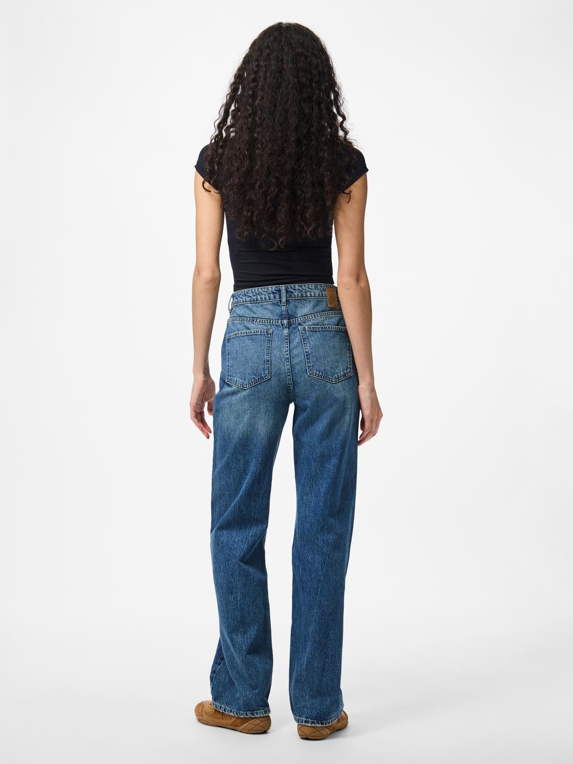model_shot-back